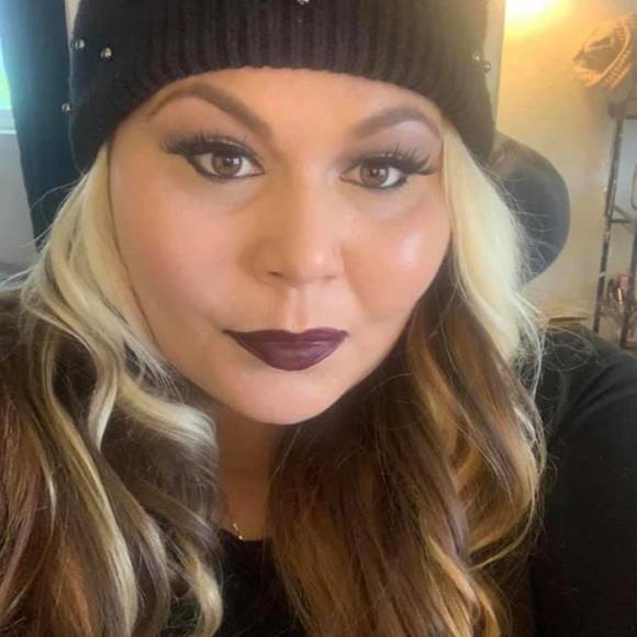 Profile Picture of Lila Vallis (@lvallis23) on Poshmark