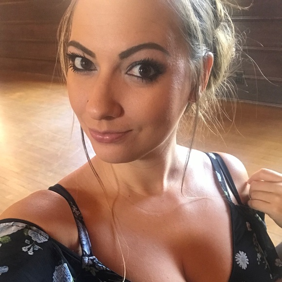 Profile Picture of Shelby Floris (@sfloris1226) on Poshmark