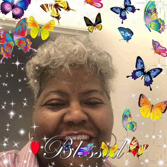 Profile Picture of Valerie Hogan (@valeriejhogan) on Poshmark