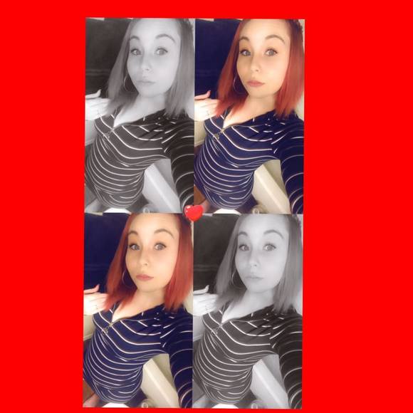 Profile Picture of Rebecca Rolles (@rebeccarolles) on Poshmark