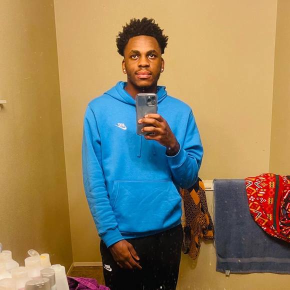 Hassani Shaban - Poshmark Profile Picture of Hassani Shaban (@hassani12) on Poshmark