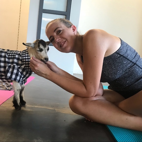 Profile Picture of Allison Puryear (@allisonadeleon) on Poshmark