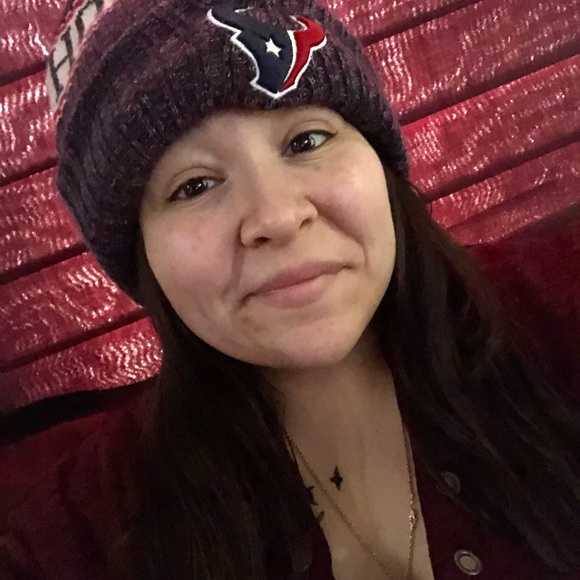 Cynthia Clementz - Poshmark Profile Picture of Cynthia Clementz (@isthatcyn88) on Poshmark