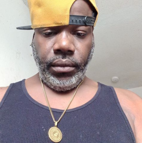 Profile Picture of Chris Minton (@chrisminton405) on Poshmark