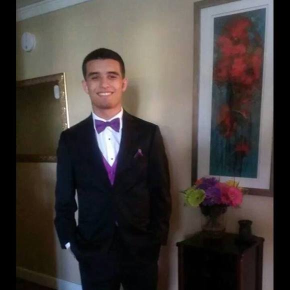 Profile Picture of Andrew Ottinger (@ao091595) on Poshmark