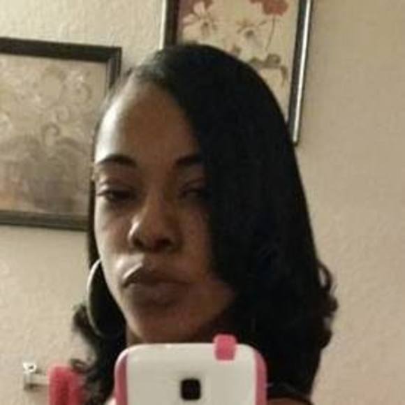 Profile Picture of Aleasesha Bates (@aleasesha) on Poshmark