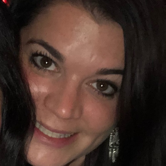 Profile Picture of Jessica Heefner (@jessicah2468) on Poshmark