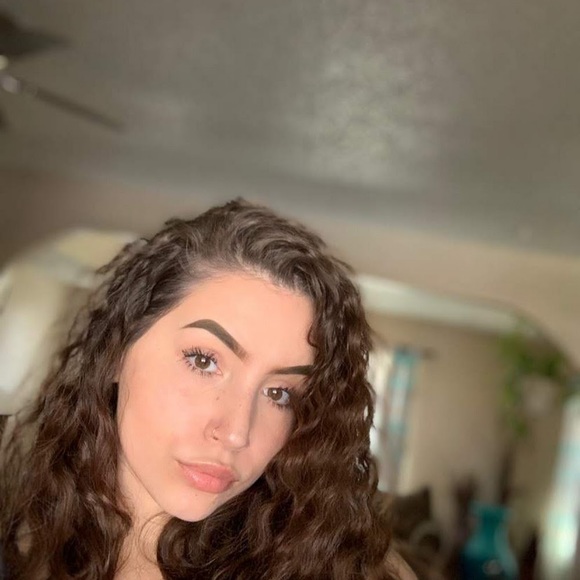 Profile Picture of Dalila Alvarez (@dalila3709) on Poshmark