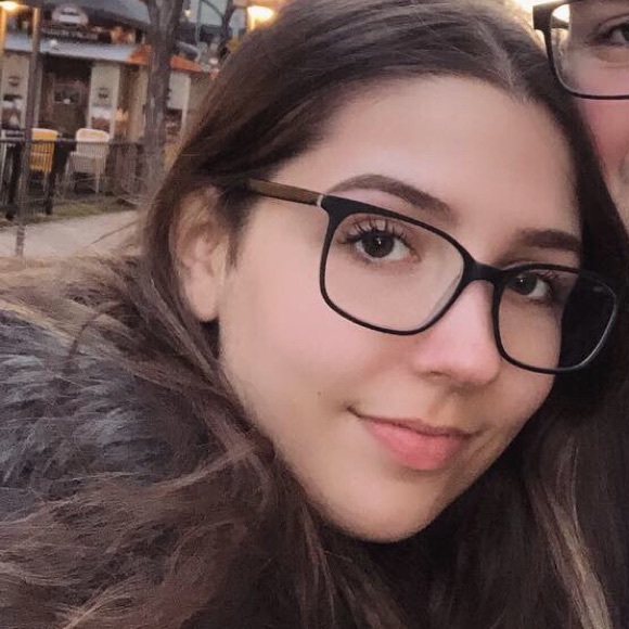 Caitlyn Riesco - Poshmark Profile Picture of Caitlyn Riesco (@caitlynriesco) on Poshmark