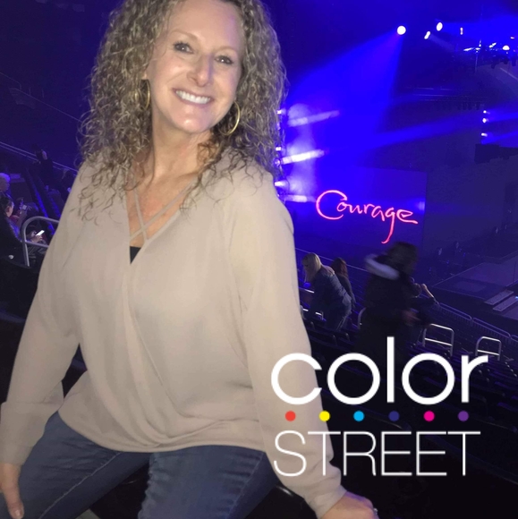 Profile Picture of Lisa Pascucci-benn (@lcb1220) on Poshmark