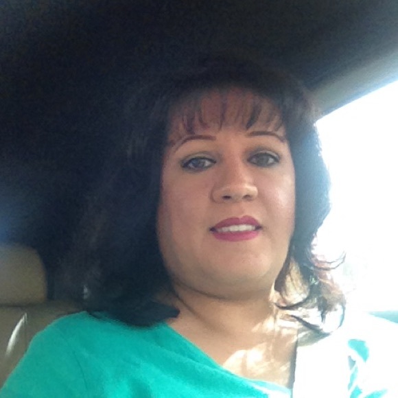 Profile Picture of Cynthia Kalaitzidis (@cynkala) on Poshmark