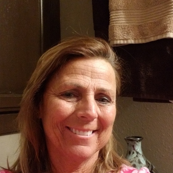 Profile Picture of Jonie Fields (@jonief02) on Poshmark