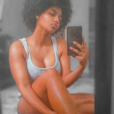 Profile Picture of Lisa McDowell (@Tay0une) on Twitter
