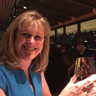 Profile Picture of Amanda Lyne (@amandajlyne) on Twitter