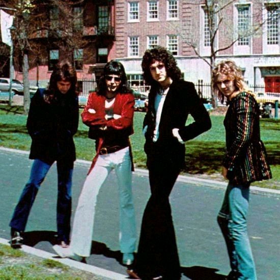 Profile Picture of 🤎QUEEN STAN🤎 (@ellen.mercury) on Tiktok