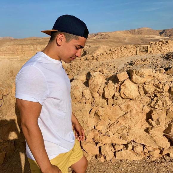 Profile Picture of Aaron Eisen (@aaroneisen) on Poshmark