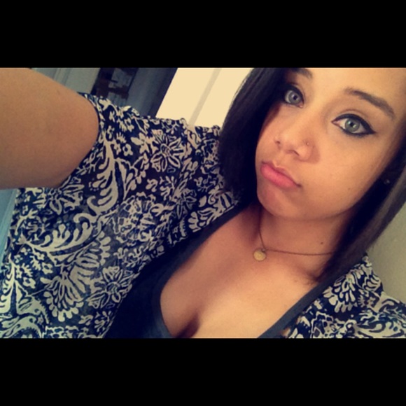 Chrystal Hall - Poshmark Profile Picture of Chrystal Hall (@chrystalmaria) on Poshmark