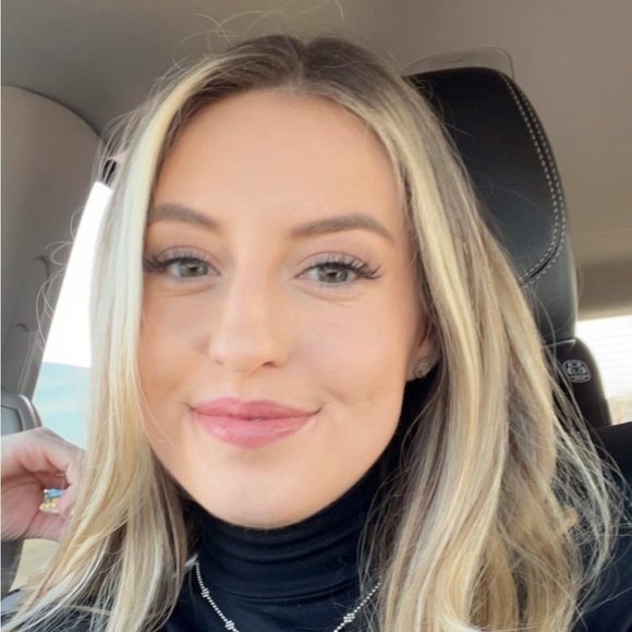 Profile Picture of Brittany Maidment (@britmaidment) on Poshmark