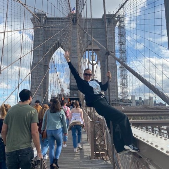 Profile Picture of Ceci Manterola (@cecimanterola) on Poshmark