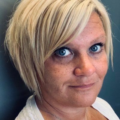 Profile Picture of Stephanie Roark (@Roarkshine3) on Twitter