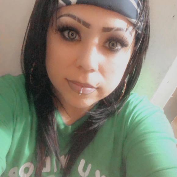 Profile Picture of Naomi Mendez (@mimilvsmikey) on Poshmark