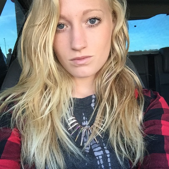 Profile Picture of Emily Spegal (@espegal2011) on Poshmark