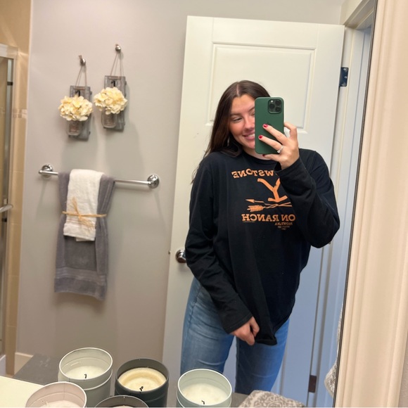 Profile Picture of Jade Cox (@missjadecox) on Poshmark