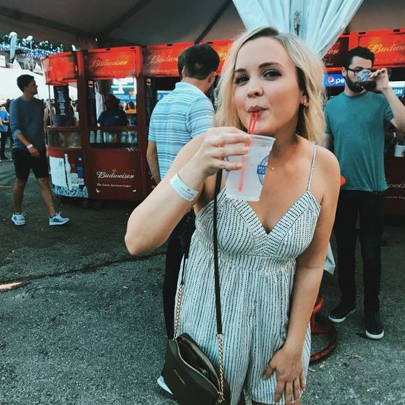 Profile Picture of Kelly Devlin (@kellatrixx) on Poshmark