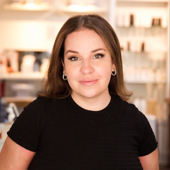 Profile Picture of Cristina Keerd (@cristinabeauty) on Poshmark