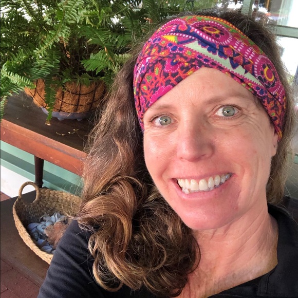 Profile Picture of Veronica Gustavson (@vlbgus13) on Poshmark