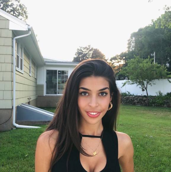 Profile Picture of Kelly Fassarella (@kellyfassarella) on Poshmark