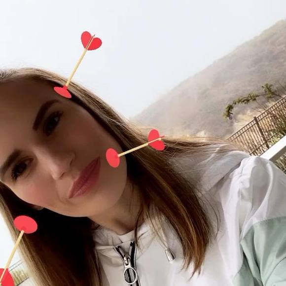 Profile Picture of Caitlyn Willden (@leslee23) on Poshmark
