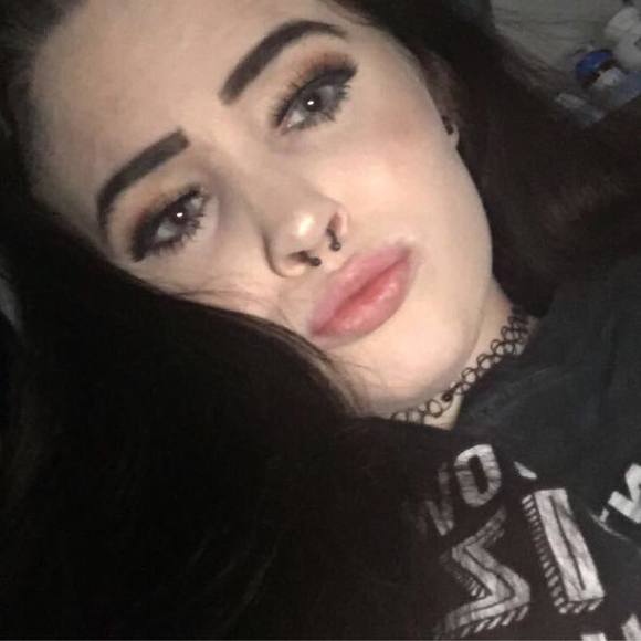 Profile Picture of Cassidy Potter (@cassidy_potter) on Poshmark