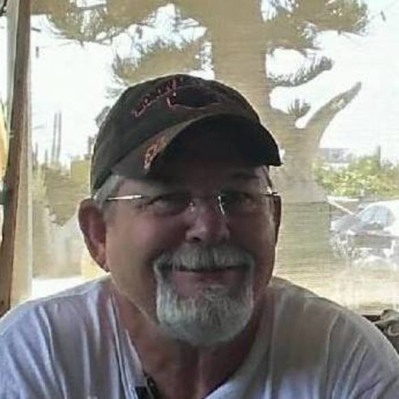 Profile Picture of Mike Klatt (@mikekaltt) on Poshmark