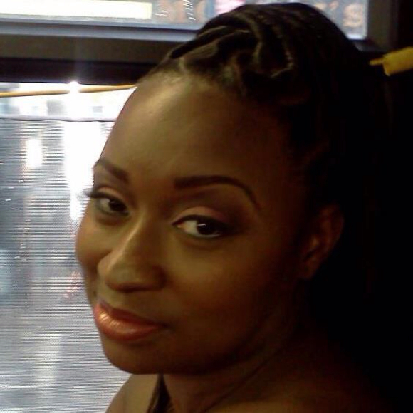 Profile Picture of Monique Pryor (@mrspryor) on Poshmark