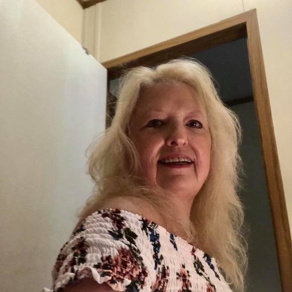 Profile Picture of Cindy Kolb (@cynthiacrump) on Poshmark