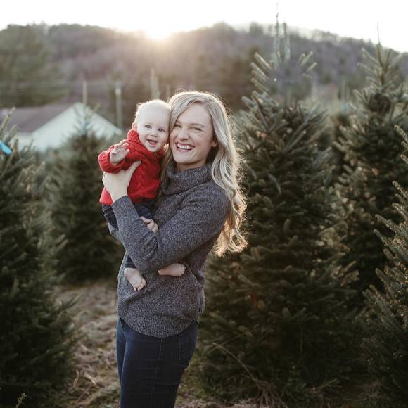 Profile Picture of Whitney Harper (@harperwn) on Poshmark