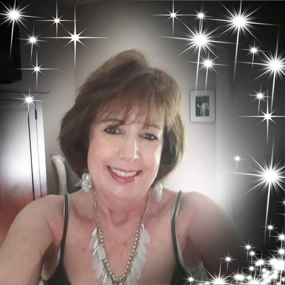 Profile Picture of Paula Verderame (@paulaverderame) on Poshmark