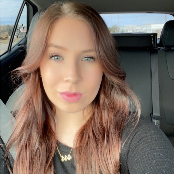 Profile Picture of Noelle Matthias (@nrmatthias1) on Poshmark