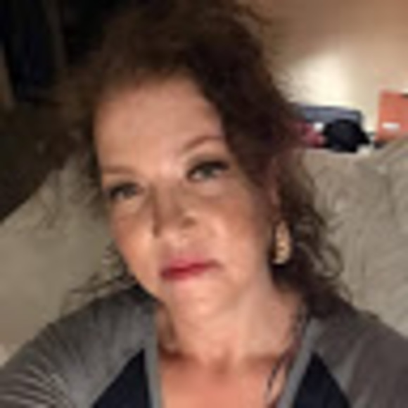 Profile Picture of Laurel Wible (@laurellenon1225) on Poshmark