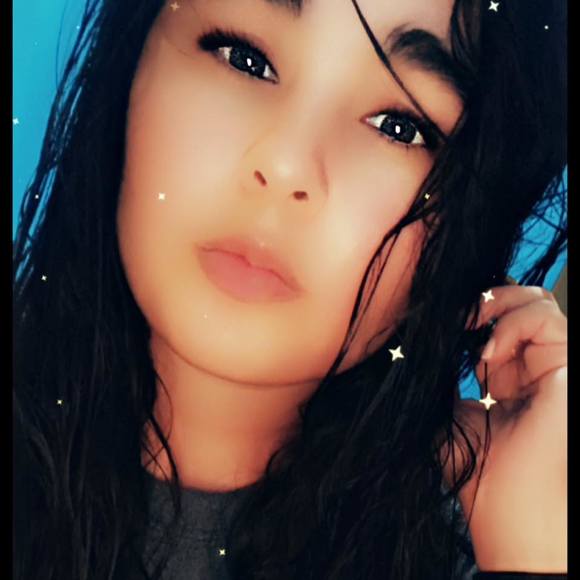 Profile Picture of Elizabeth Ybarra (@ybarraeli) on Poshmark