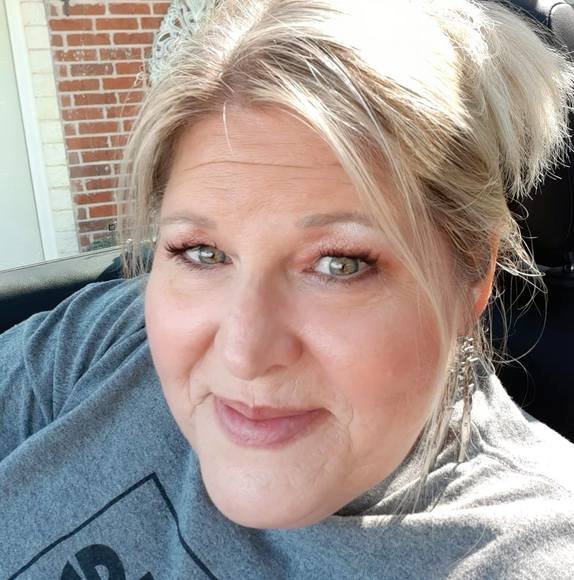 Profile Picture of Tracye Whitehead stevens (@tradeelw) on Poshmark
