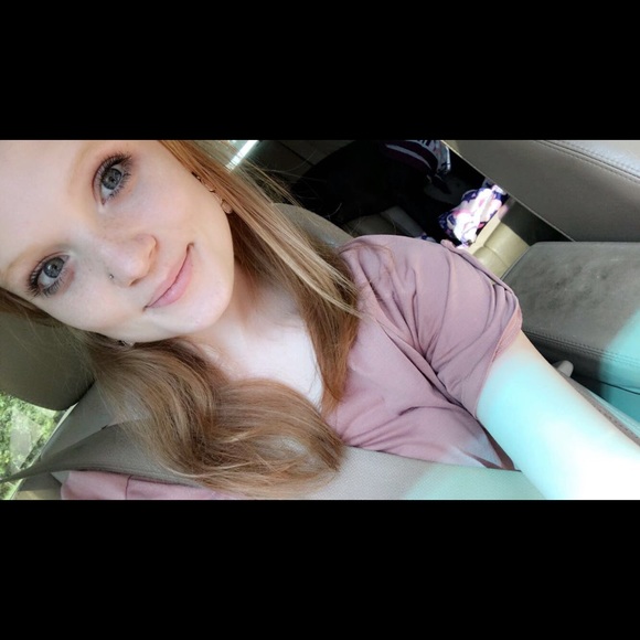 Profile Picture of Kiana Weast (@weastkiana) on Poshmark