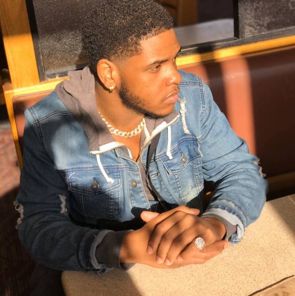 Profile Picture of Kelvonte Cauthorne (@kelvonte2004) on Poshmark