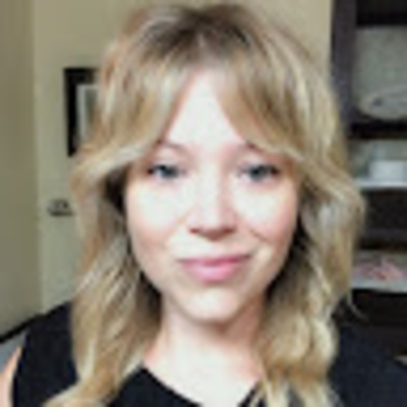 Profile Picture of Candace Diemart (@candydix) on Poshmark