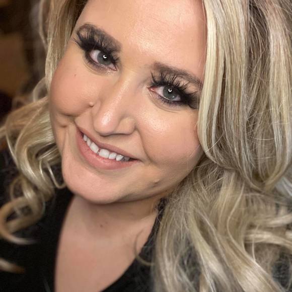 Profile Picture of Samantha Staab (@samantha_staab) on Poshmark