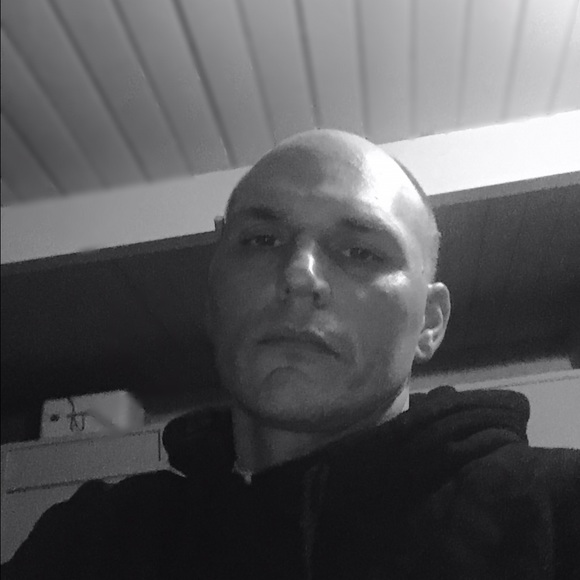 Profile Picture of Leif Piland (@landb98) on Poshmark