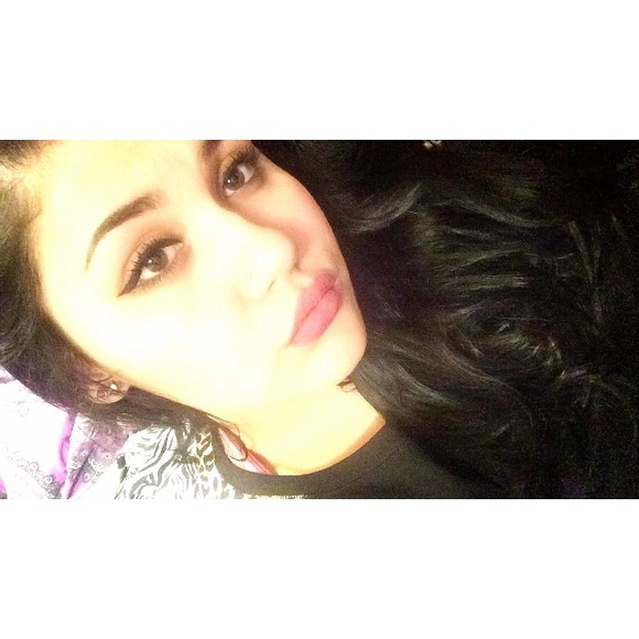 Profile Picture of Alicia Brambila (@aliciamilonakis) on Poshmark