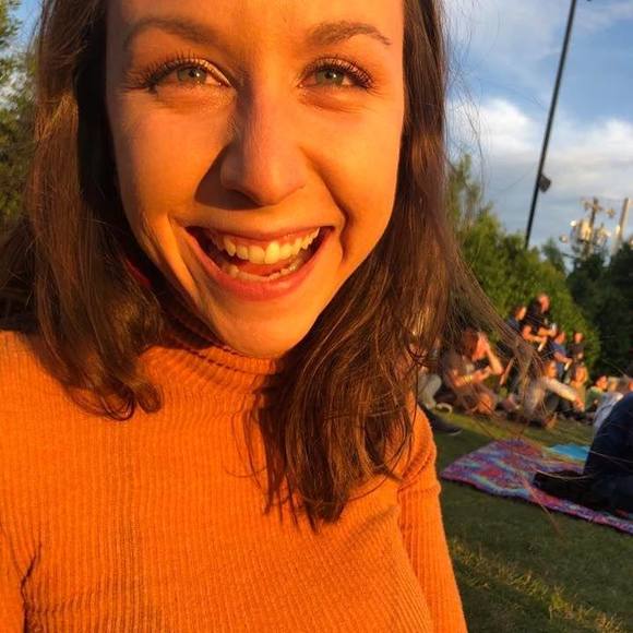 Profile Picture of Danielle Cantagallo (@danied0123) on Poshmark