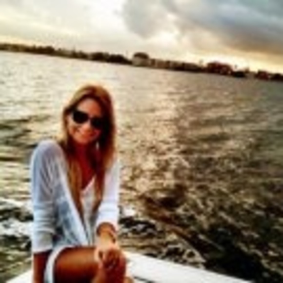 Profile Picture of Johnie Mitchell (@johnie87) on Poshmark